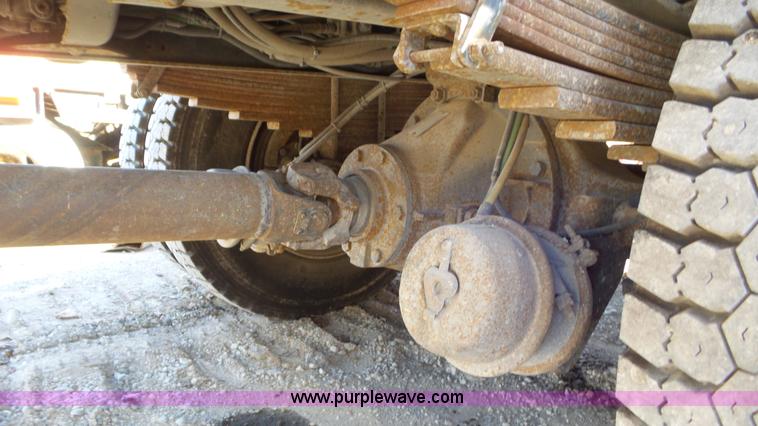 image for item N9441 2006 GMC C7500 flatbed truck with crane