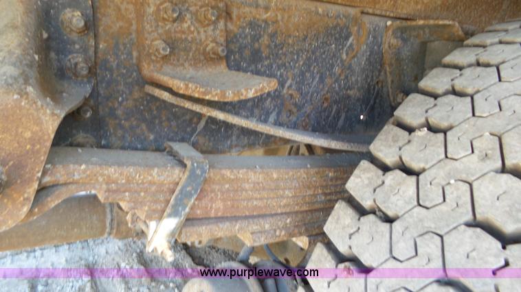 image for item N9441 2006 GMC C7500 flatbed truck with crane