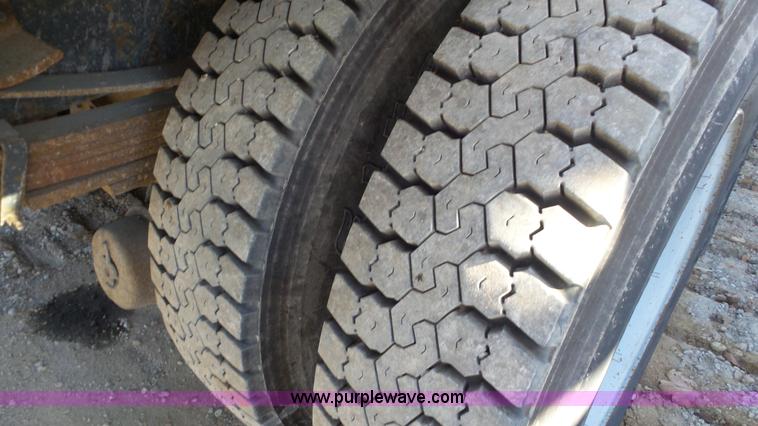 image for item N9441 2006 GMC C7500 flatbed truck with crane