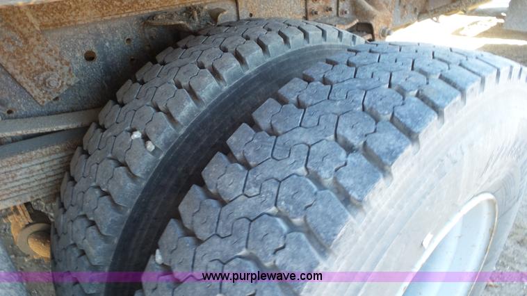 image for item N9441 2006 GMC C7500 flatbed truck with crane