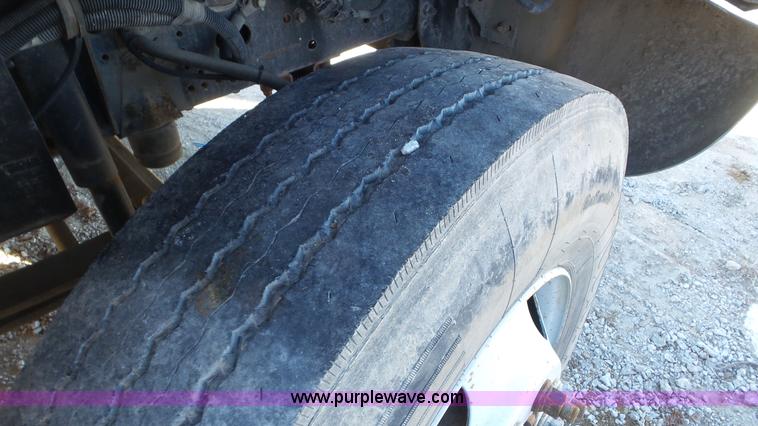 image for item N9441 2006 GMC C7500 flatbed truck with crane