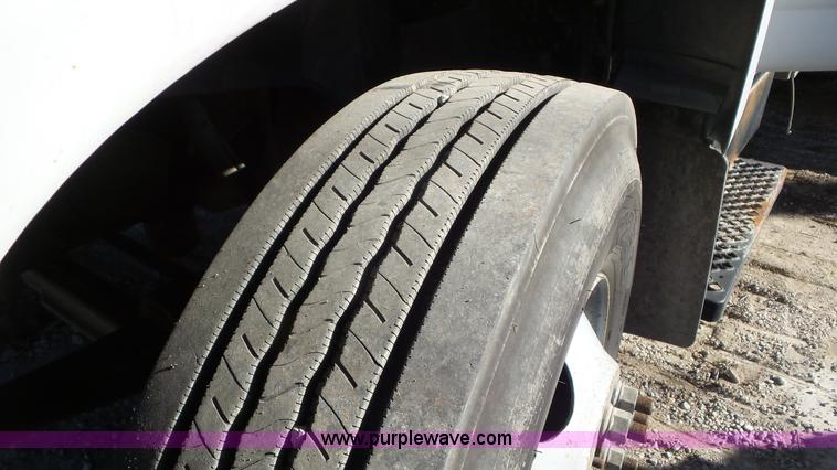 image for item N9441 2006 GMC C7500 flatbed truck with crane