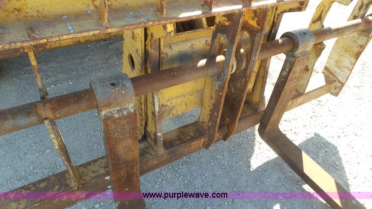 image for item N9442 1997 Caterpillar TH83 telehandler