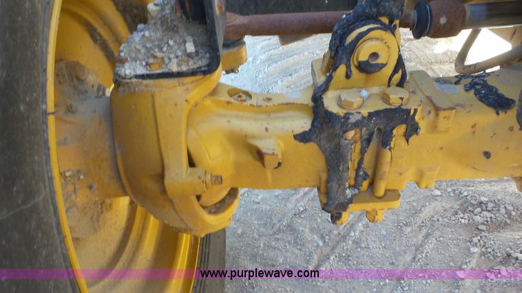 image for item N9442 1997 Caterpillar TH83 telehandler
