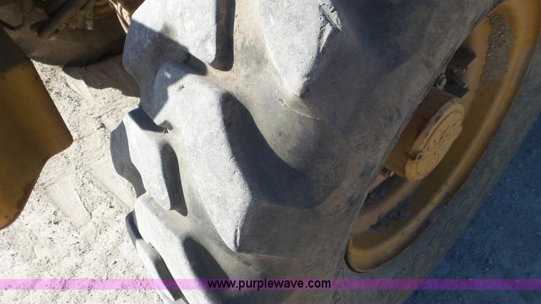 image for item N9442 1997 Caterpillar TH83 telehandler