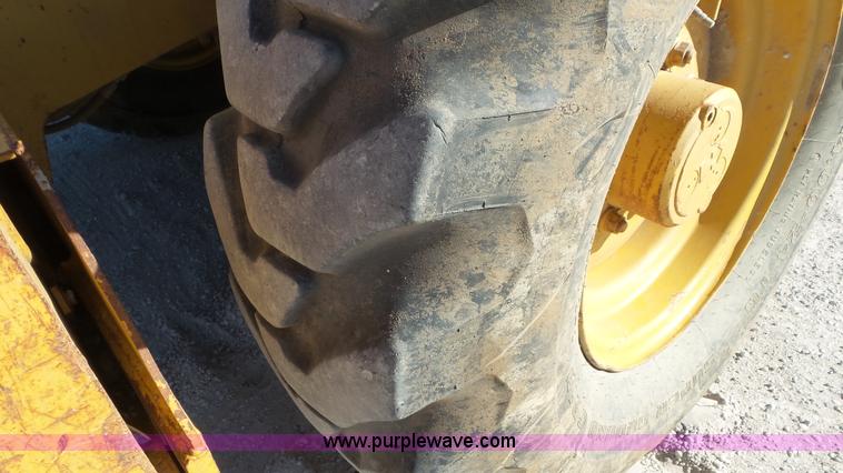 image for item N9442 1997 Caterpillar TH83 telehandler
