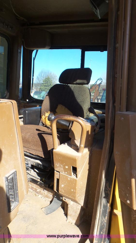 image for item N9443 1992 Caterpillar D6H LGP Series II dozer