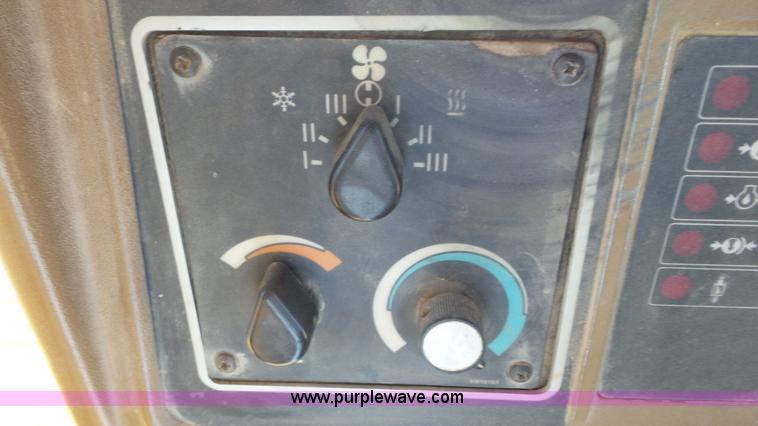 image for item N9443 1992 Caterpillar D6H LGP Series II dozer