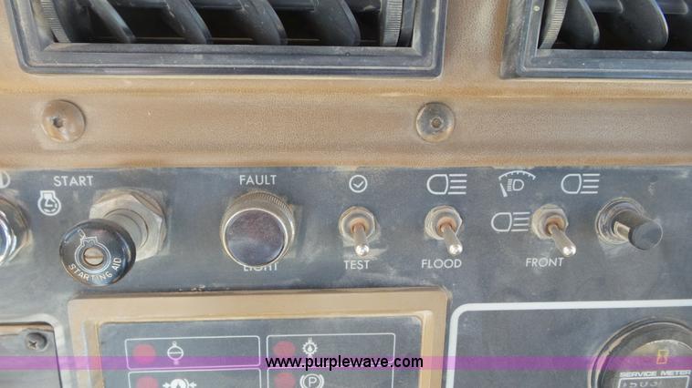 image for item N9443 1992 Caterpillar D6H LGP Series II dozer