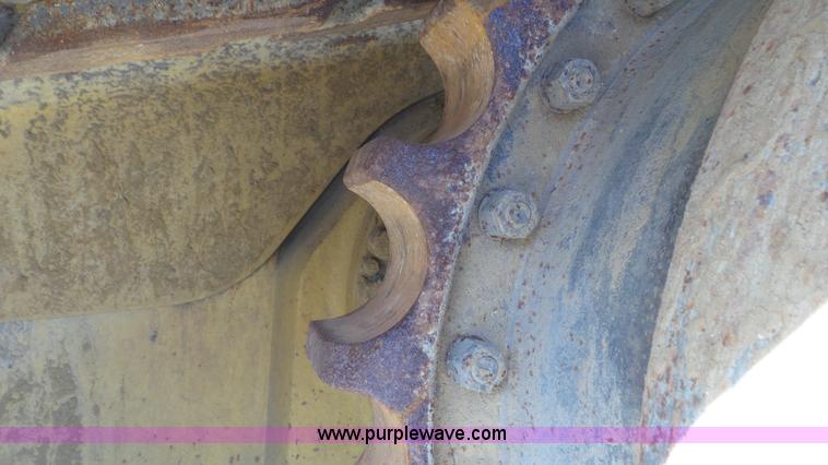 image for item N9443 1992 Caterpillar D6H LGP Series II dozer