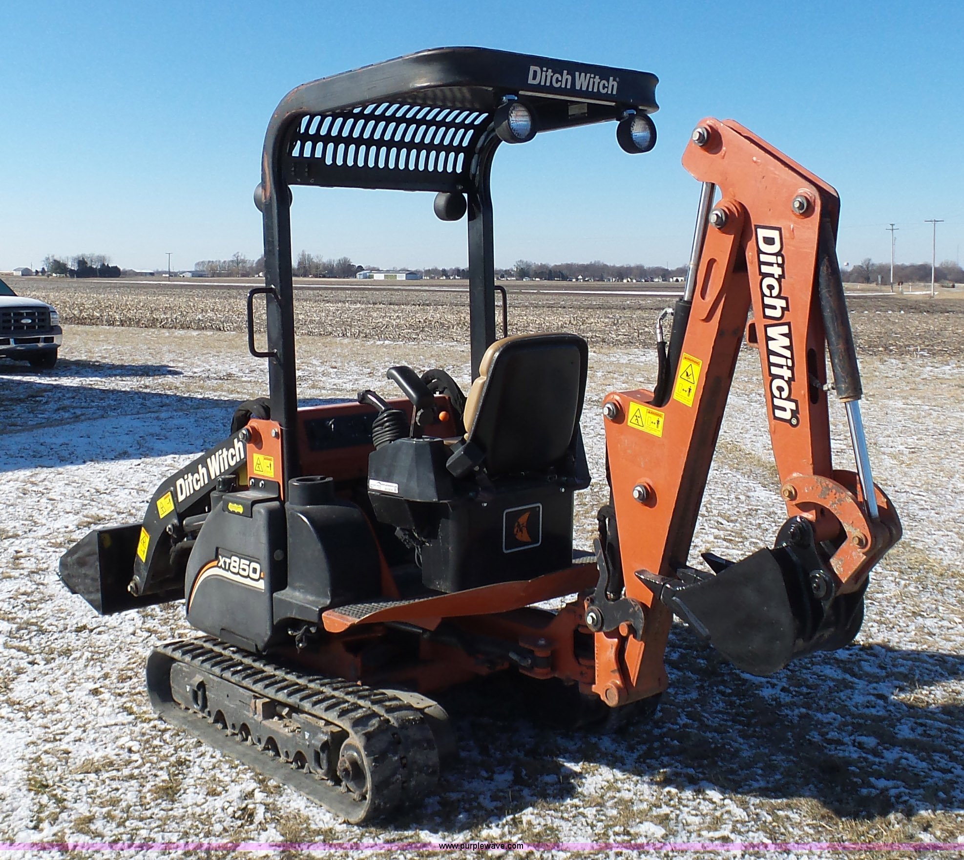 2008 Ditch Witch XT850 tool carrier in Clinton, IL Item AX9235 sold Purple Wave