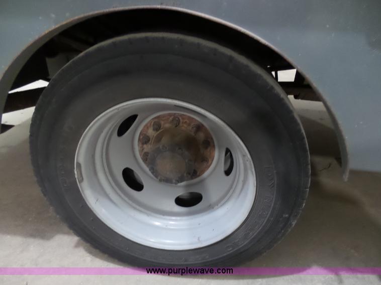 image for item AW9282 2006 Ford F450 Super Duty XL SuperCrew flatbed truck