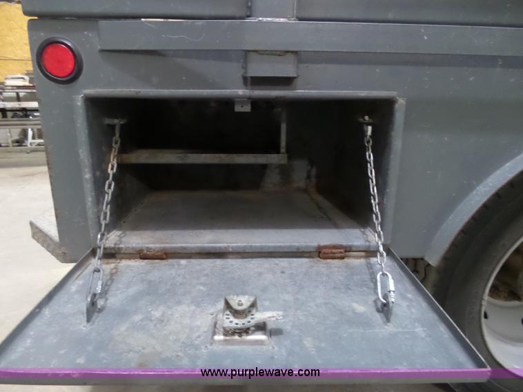 image for item AW9282 2006 Ford F450 Super Duty XL SuperCrew flatbed truck