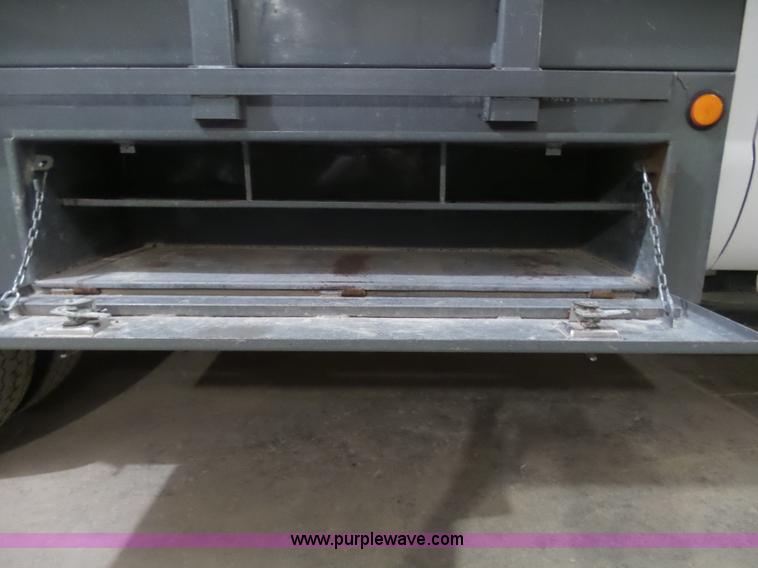 image for item AW9282 2006 Ford F450 Super Duty XL SuperCrew flatbed truck