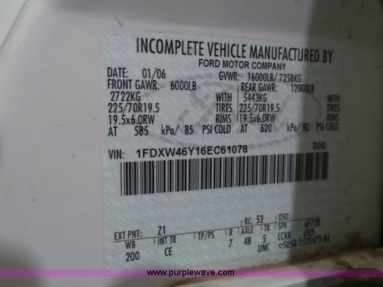 image for item AW9282 2006 Ford F450 Super Duty XL SuperCrew flatbed truck