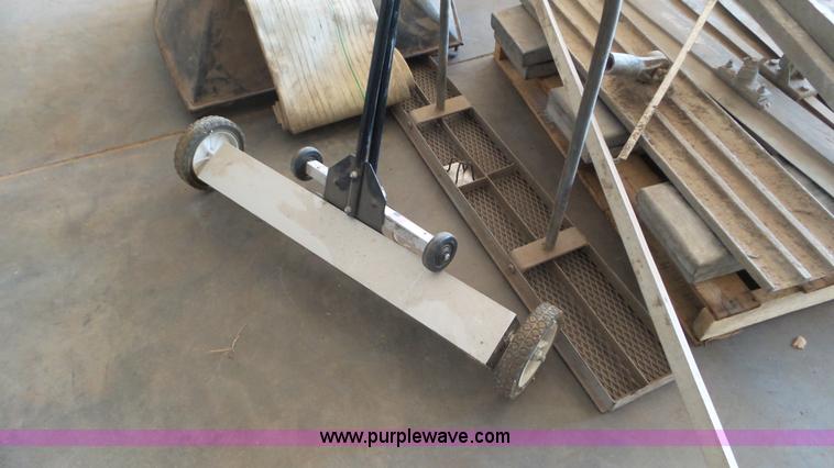 image for item BN9368 Assorted concrete tools