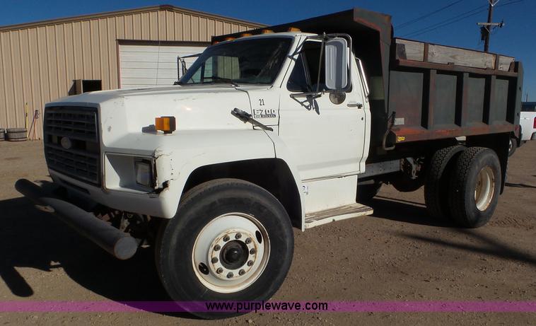 image for item J6801 1994 Ford F700 dump truck