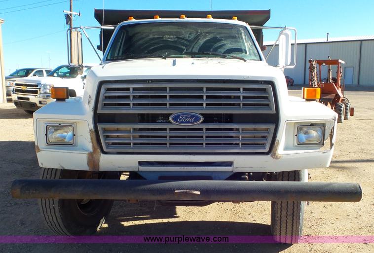 image for item J6801 1994 Ford F700 dump truck