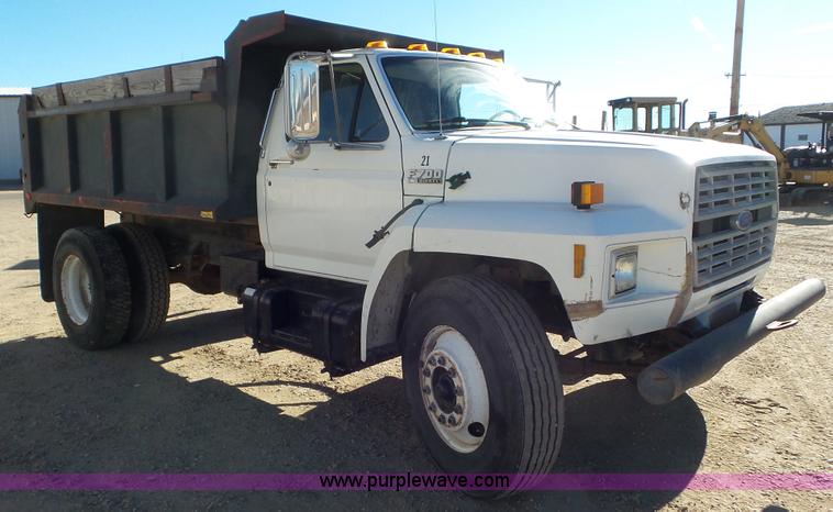 image for item J6801 1994 Ford F700 dump truck