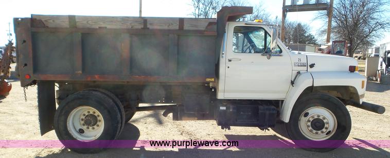 image for item J6801 1994 Ford F700 dump truck