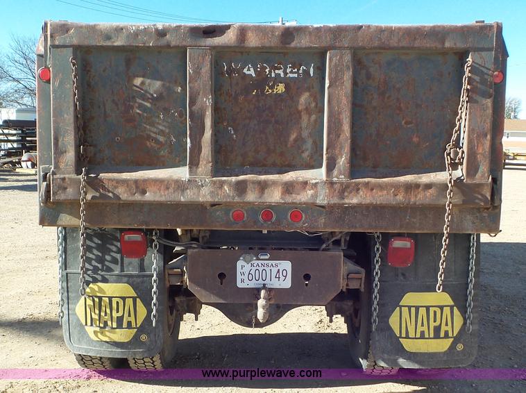 image for item J6801 1994 Ford F700 dump truck