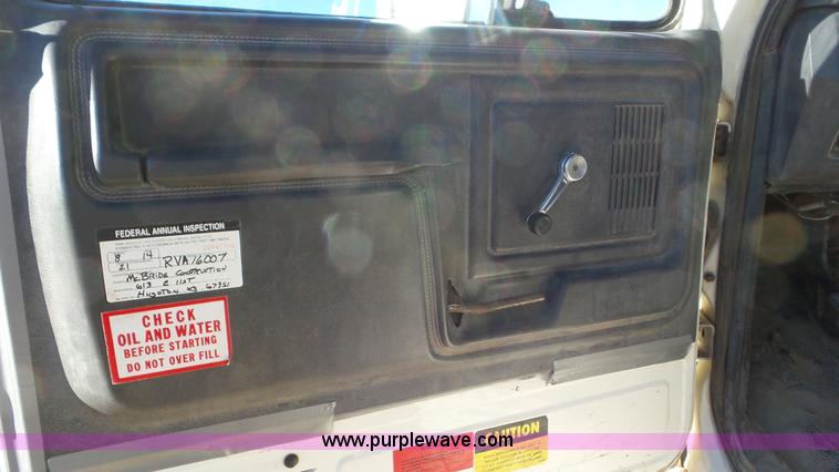 image for item J6801 1994 Ford F700 dump truck