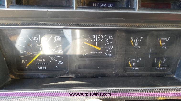 image for item J6801 1994 Ford F700 dump truck