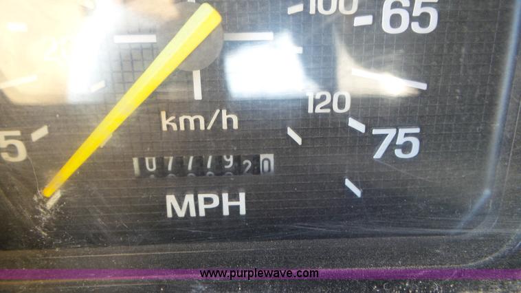 image for item J6801 1994 Ford F700 dump truck