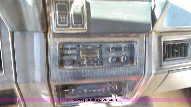 image for item J6801 1994 Ford F700 dump truck