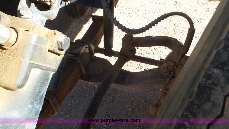 image for item J6801 1994 Ford F700 dump truck