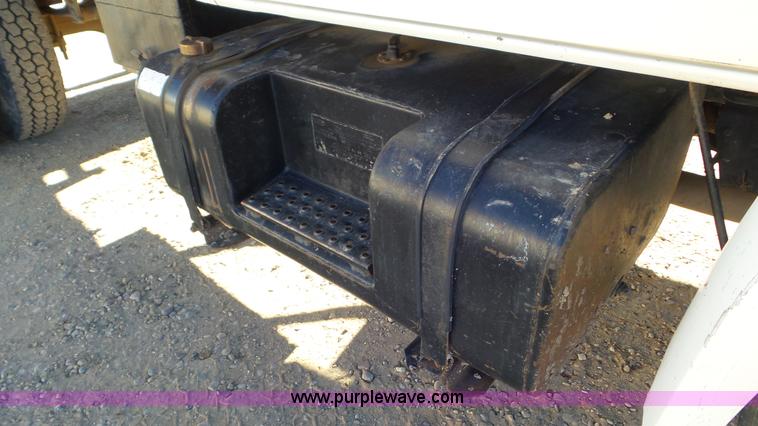 image for item J6801 1994 Ford F700 dump truck