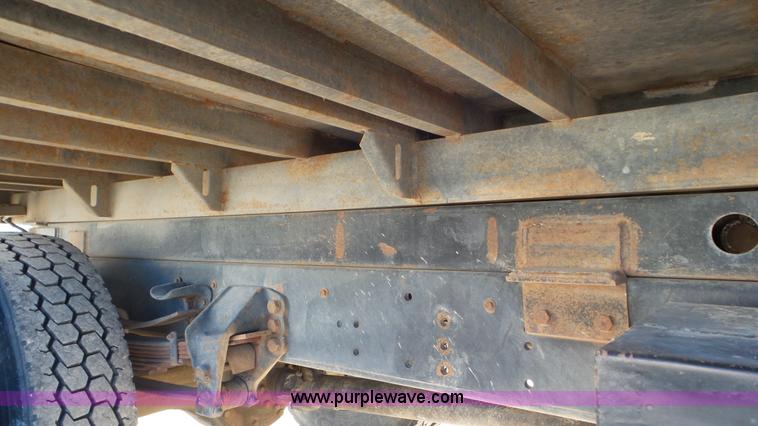 image for item J6801 1994 Ford F700 dump truck