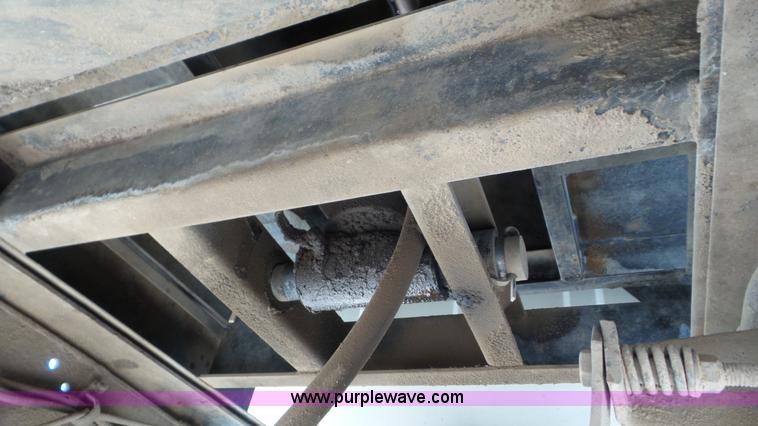 image for item J6801 1994 Ford F700 dump truck