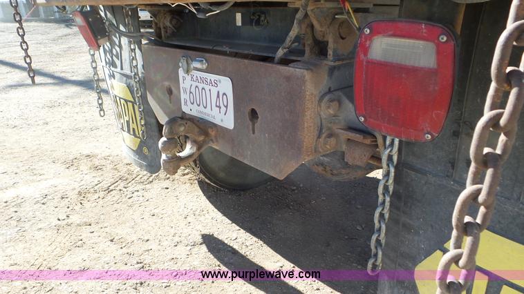 image for item J6801 1994 Ford F700 dump truck