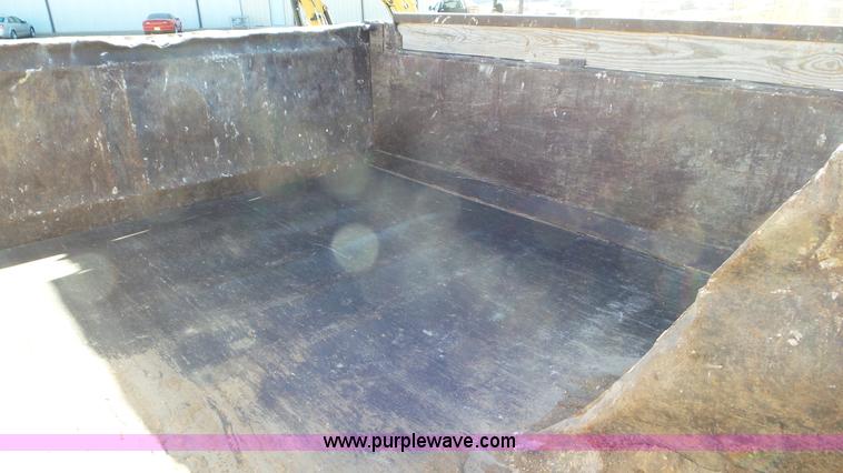 image for item J6801 1994 Ford F700 dump truck