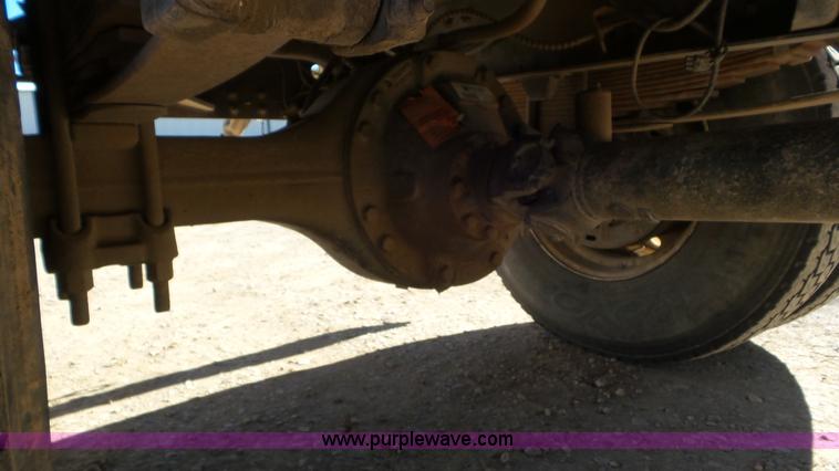 image for item J6801 1994 Ford F700 dump truck