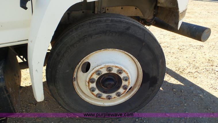 image for item J6801 1994 Ford F700 dump truck