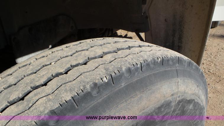 image for item J6801 1994 Ford F700 dump truck