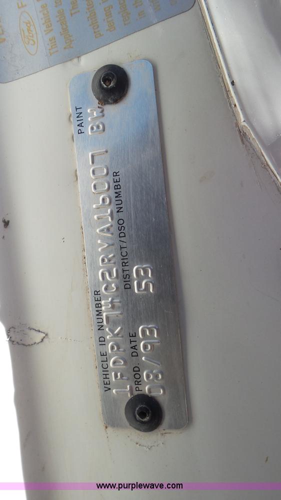 image for item J6801 1994 Ford F700 dump truck