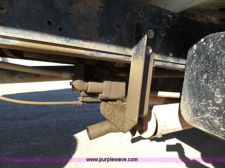 image for item J6802 1982 Ford F800 dump truck