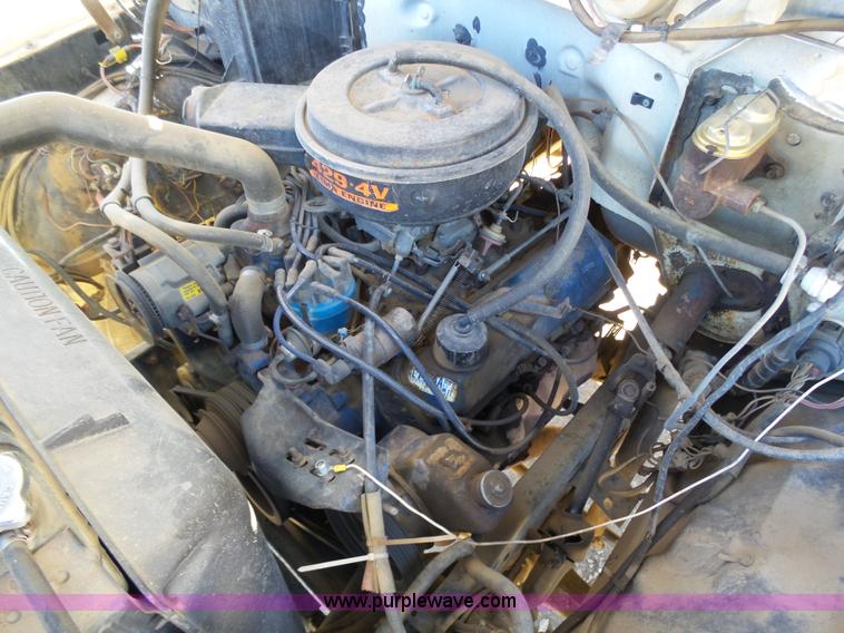 image for item J6802 1982 Ford F800 dump truck