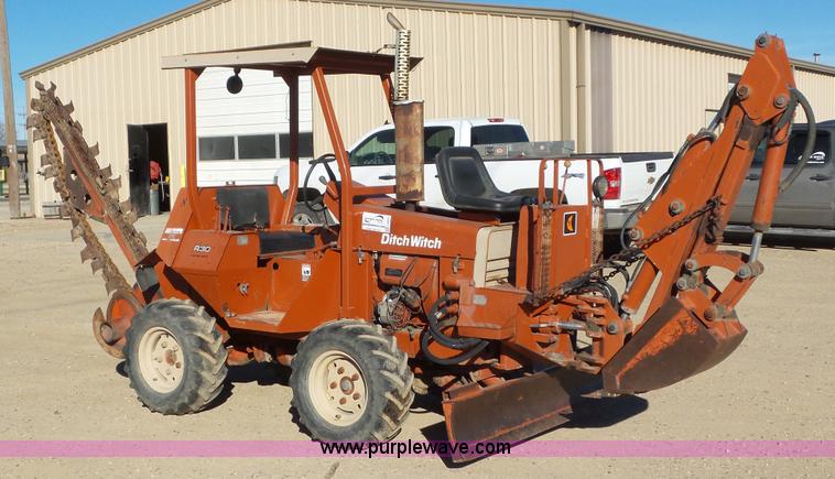 image for item J6803 Ditch Witch R30 trencher