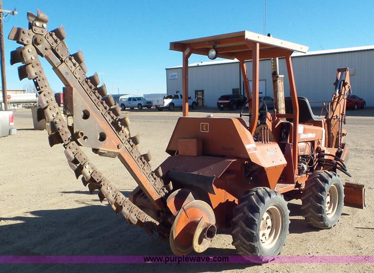 image for item J6803 Ditch Witch R30 trencher