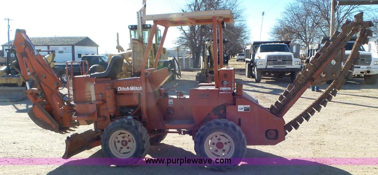 image for item J6803 Ditch Witch R30 trencher