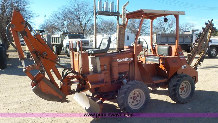 image for item J6803 Ditch Witch R30 trencher