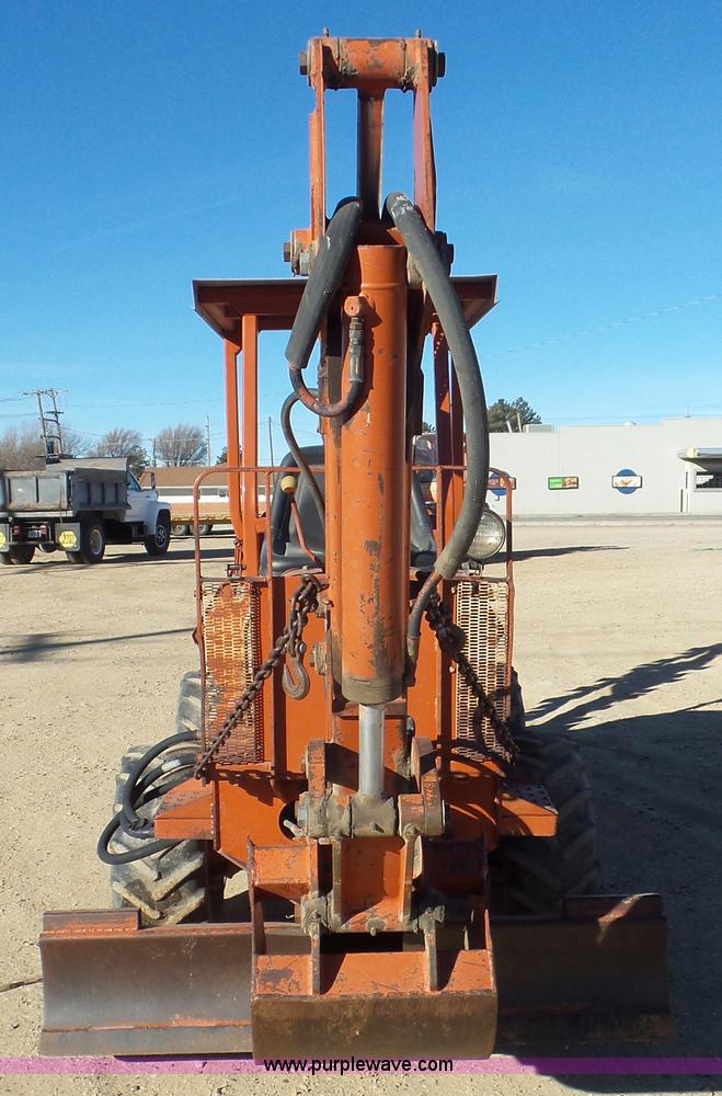 image for item J6803 Ditch Witch R30 trencher