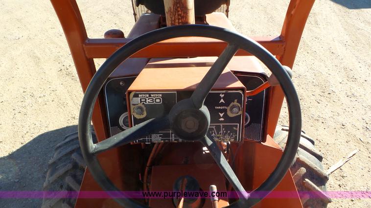 image for item J6803 Ditch Witch R30 trencher