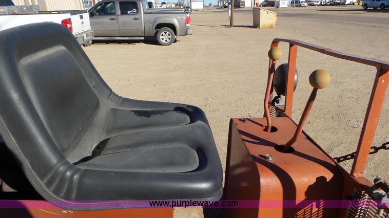 image for item J6803 Ditch Witch R30 trencher