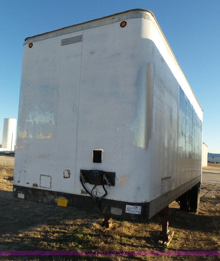 image for item J6809 1982 Fruehauf BBFX-F1-26-8 enclosed cargo trailer