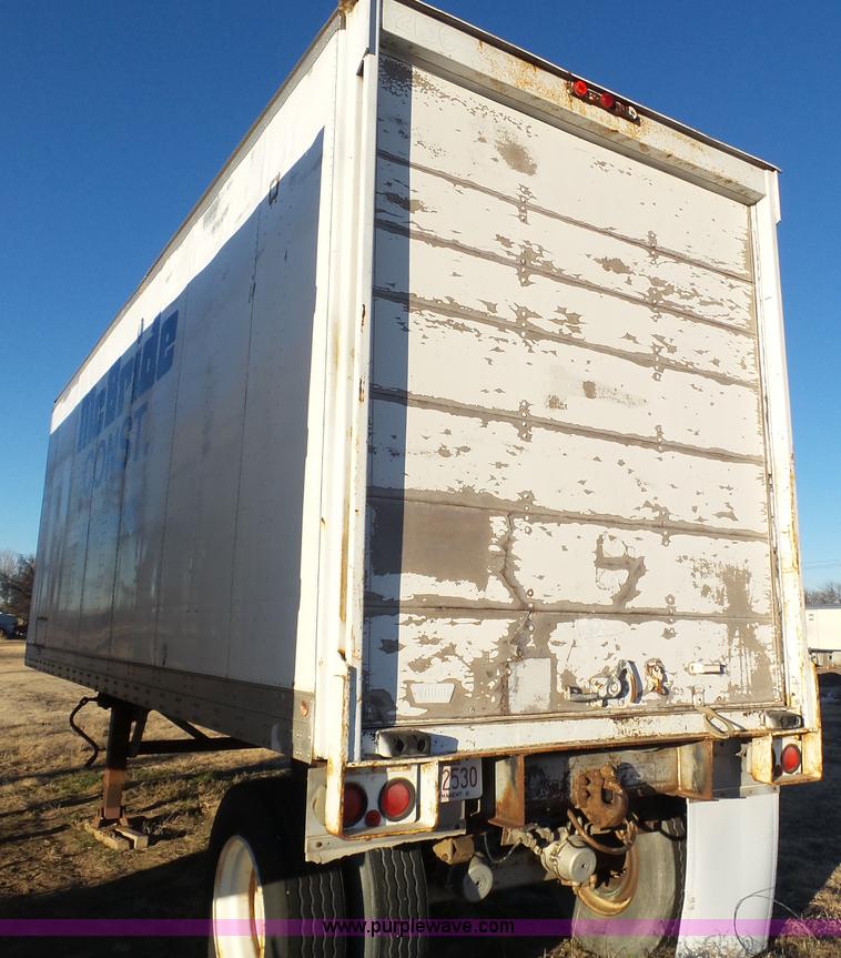 image for item J6809 1982 Fruehauf BBFX-F1-26-8 enclosed cargo trailer